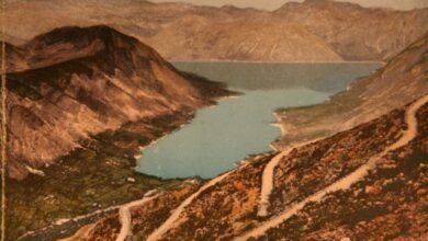 Прва српска тробојка на војној тврђави у Боки