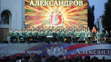 Руски хор „Александров“ одржао бесплатан концерт на платоу испред Храма Светог Саве