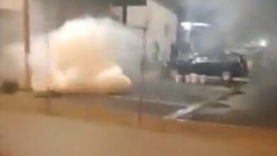 Подгорица (ВИДЕО)... Сузавцима, пендрецима и шок бомбама на омладину која је чувала тробојку