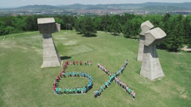 Као поклон за сећање на лепе тренутке ученицима оставили спот и генерацијске фотографије снимане дроном (видео/фото)