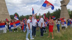 Ђаци ОШ ,,Бубањски хероји“ обележили Дан српског јединства, слободе и националне заставе (фото/видео)