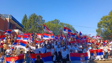 Ученици филмом позивају грађане да истакну српске заставе на прозоре 15. септембра (видео)