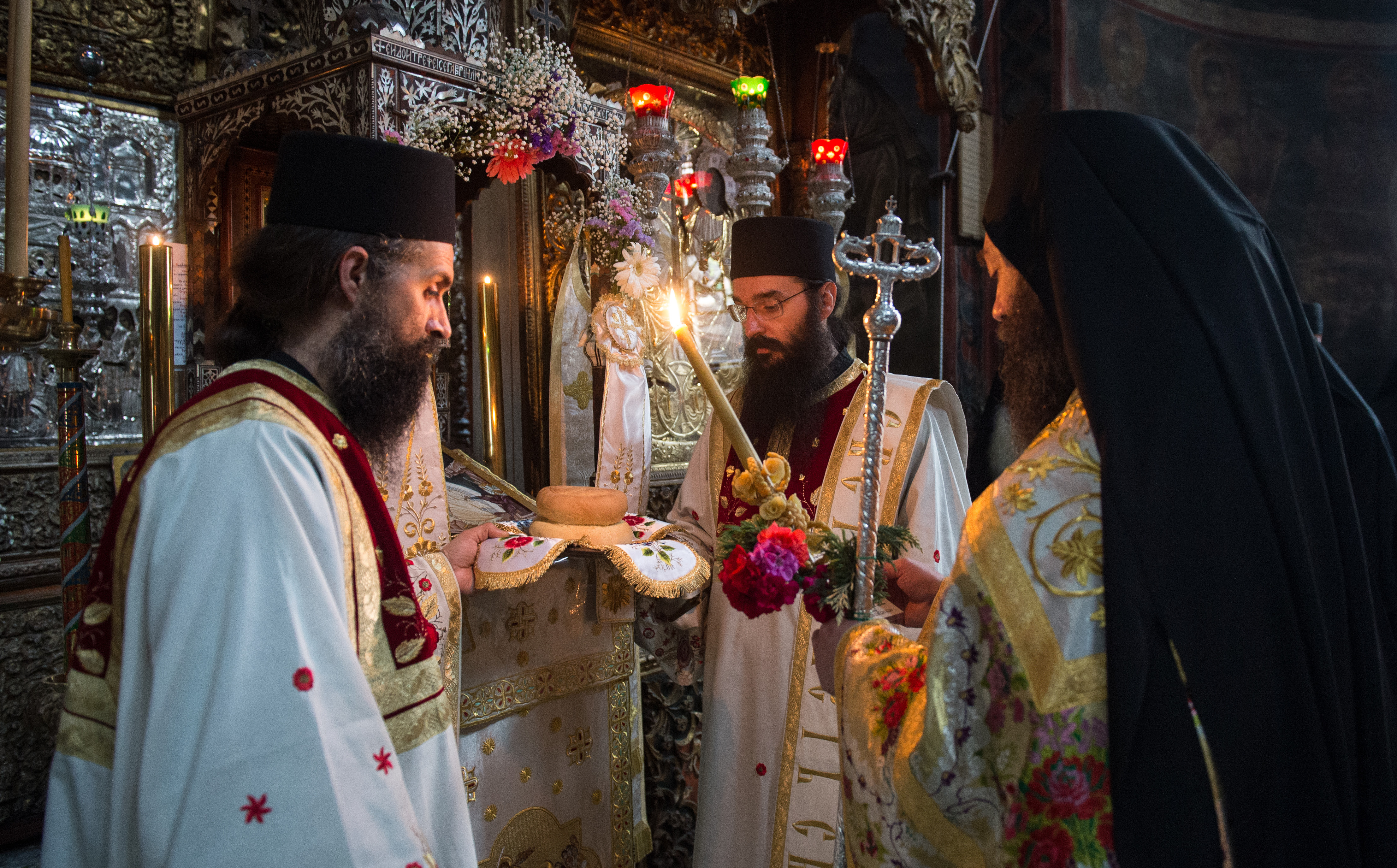 Како изгледају последње припреме за ВАСКРС у ХИЛАНДАРУ? Како изгледају последње припреме за ВАСКРС у ХИЛАНДАРУ?