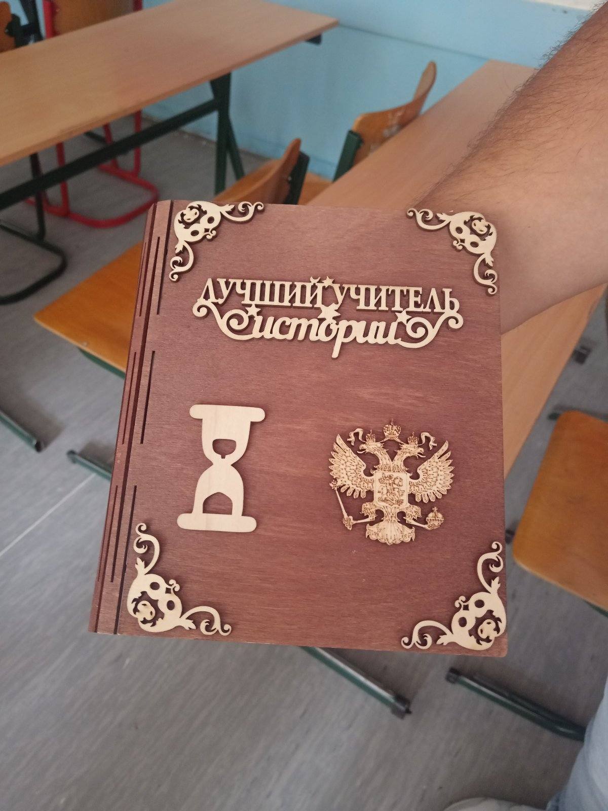 Лични контакт после деценије успешне сарадње, професор из Русије обишао ОШ ,,Бубањски хероји" и град Ниш