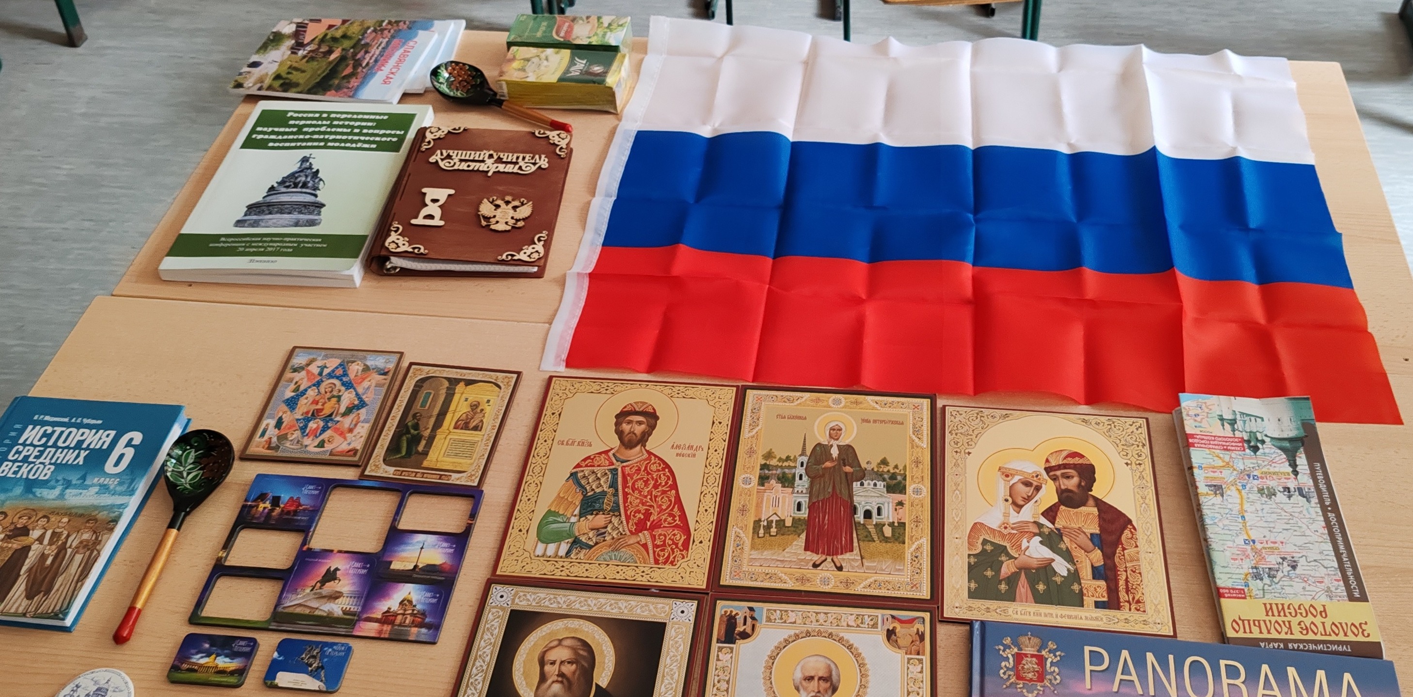 Лични контакт после деценије успешне сарадње, професор из Русије обишао ОШ ,,Бубањски хероји" и град Ниш