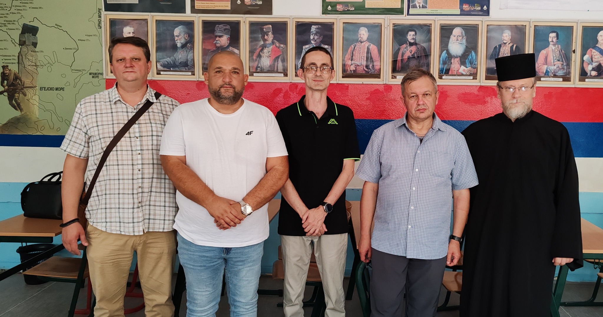 Лични контакт после деценије успешне сарадње, професор из Русије обишао ОШ ,,Бубањски хероји" и град Ниш