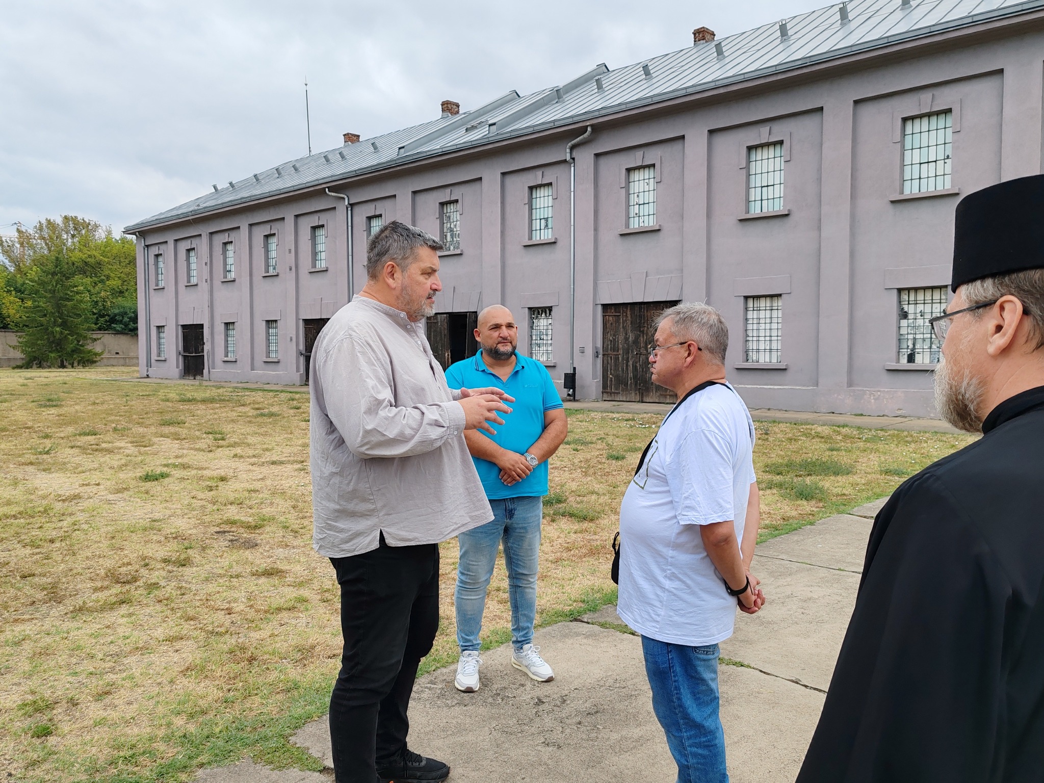 Лични контакт после деценије успешне сарадње, професор из Русије обишао ОШ ,,Бубањски хероји" и град Ниш