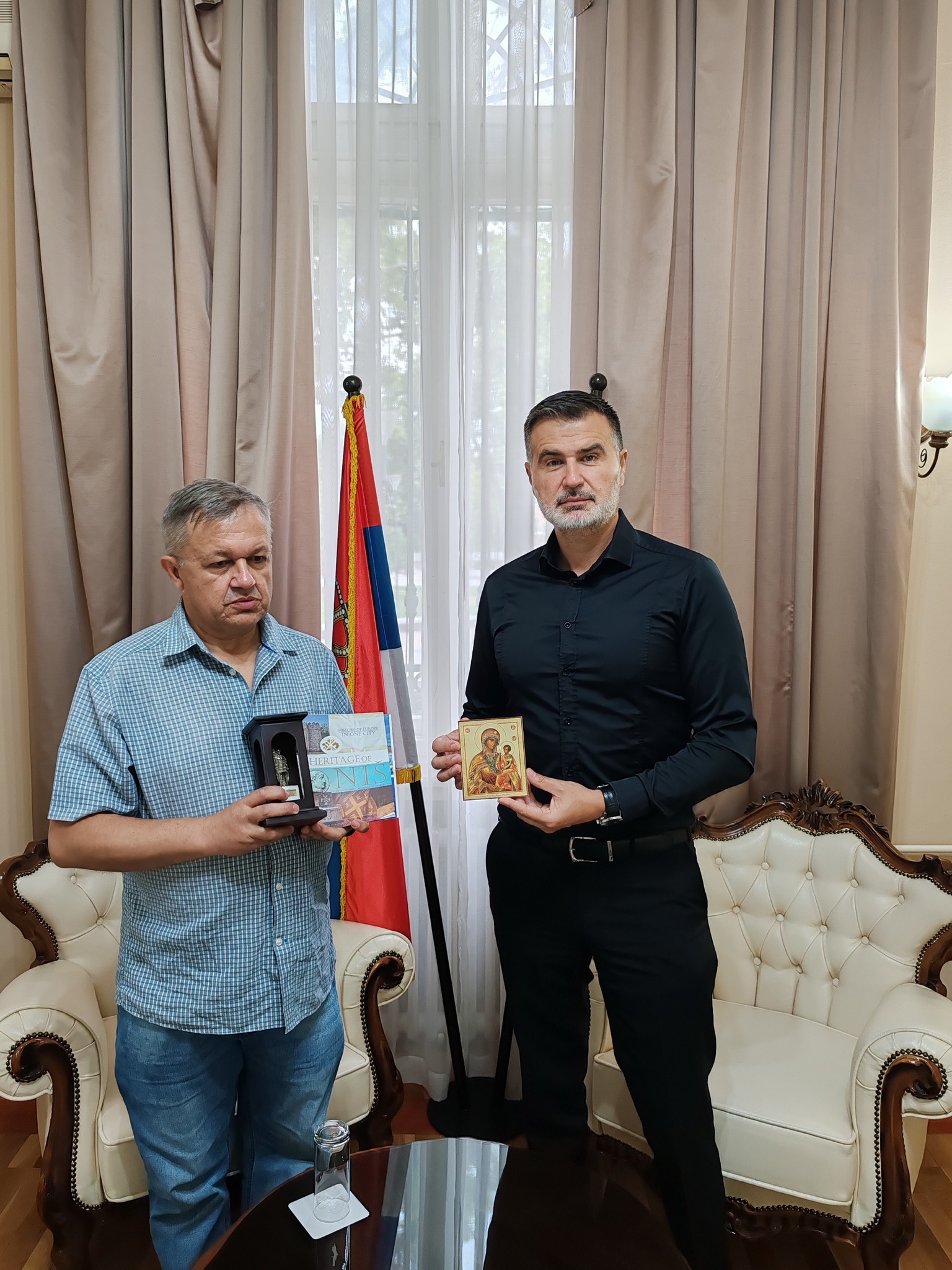 Лични контакт после деценије успешне сарадње, професор из Русије обишао ОШ ,,Бубањски хероји" и град Ниш Лични контакт после деценије успешне сарадње, професор из Русије обишао ОШ ,,Бубањски хероји" и град Ниш