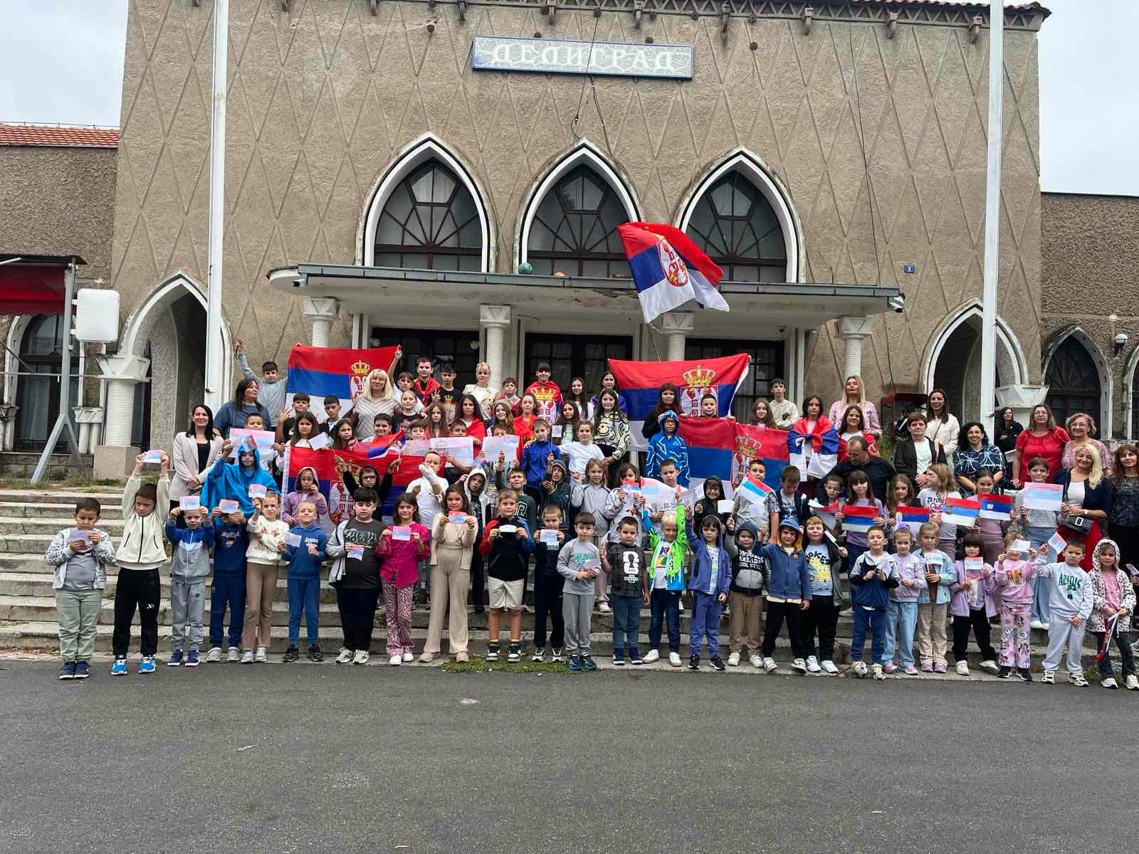 ЗАСТАВА КОЈА НАС УЈЕДИЊУЈЕ: Бубањски хероји јединствено обележили Дан српског јединства, слободе и националне заставе ЗАСТАВА КОЈА НАС УЈЕДИЊУЈЕ: Бубањски хероји јединствено обележили Дан српског јединства, слободе и националне заставе