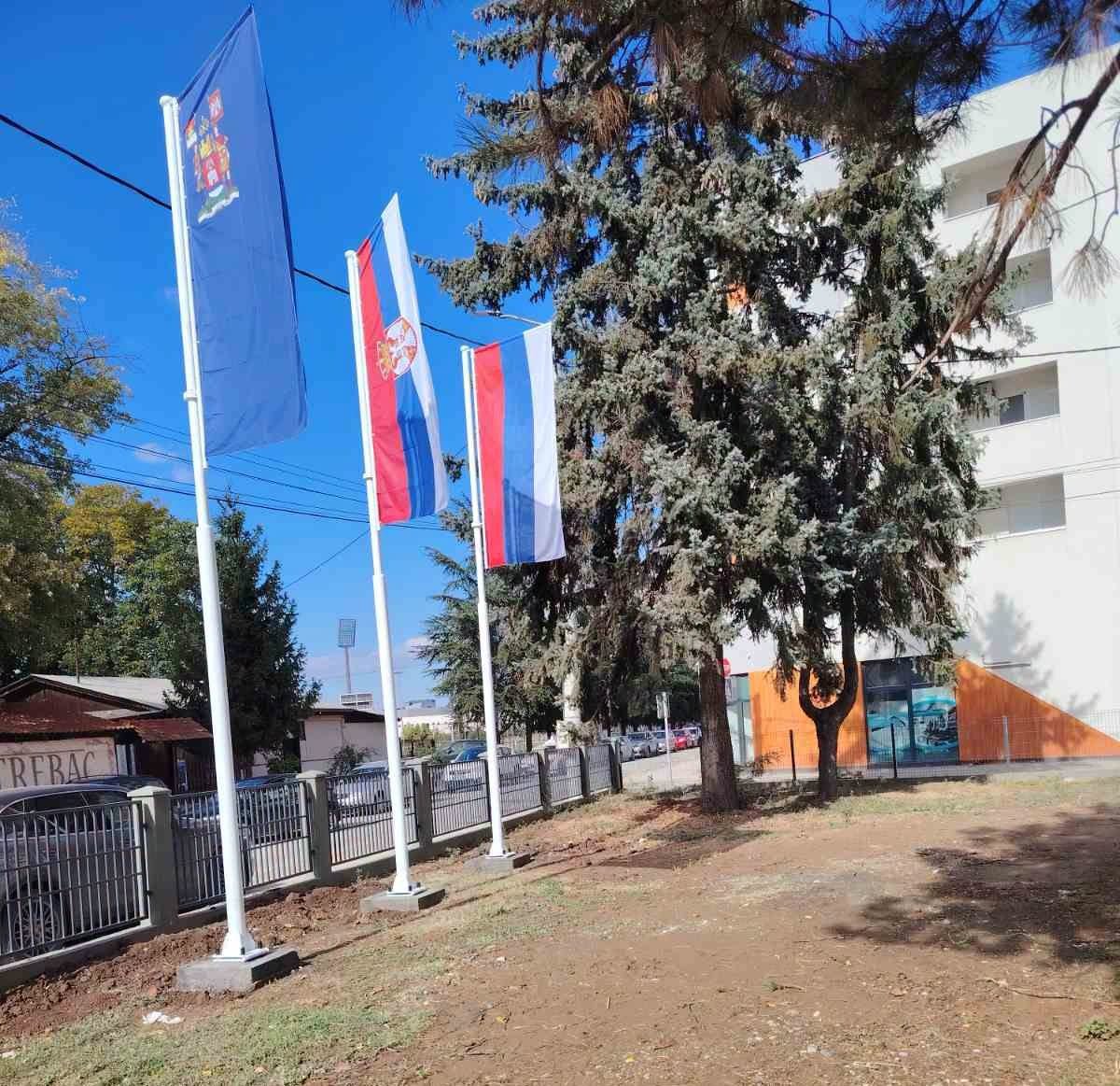 Бојанић; ЗАСТАВА У ШКОЛСКОМ ДВОРИШТУ НИЈЕ УКРАС, ВЕЋ СИМБОЛ ДРЖАВЕ, ИДЕНТИТЕТА И ПАМЋЕЊА